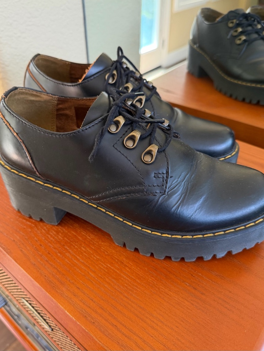 Dr. Martens Leonalo Platform Shoe - Size 9 US